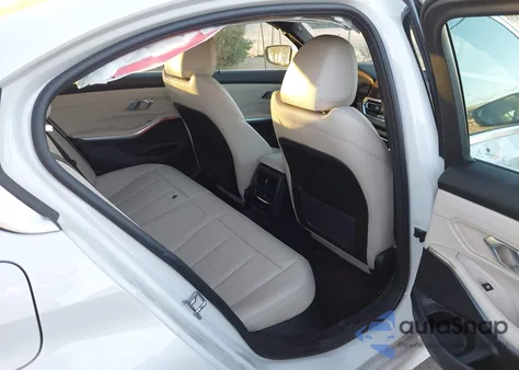 2022 BMW 330I xDrive z USA, uszkodzony, nr VIN 3MW5R7J00N8C32997